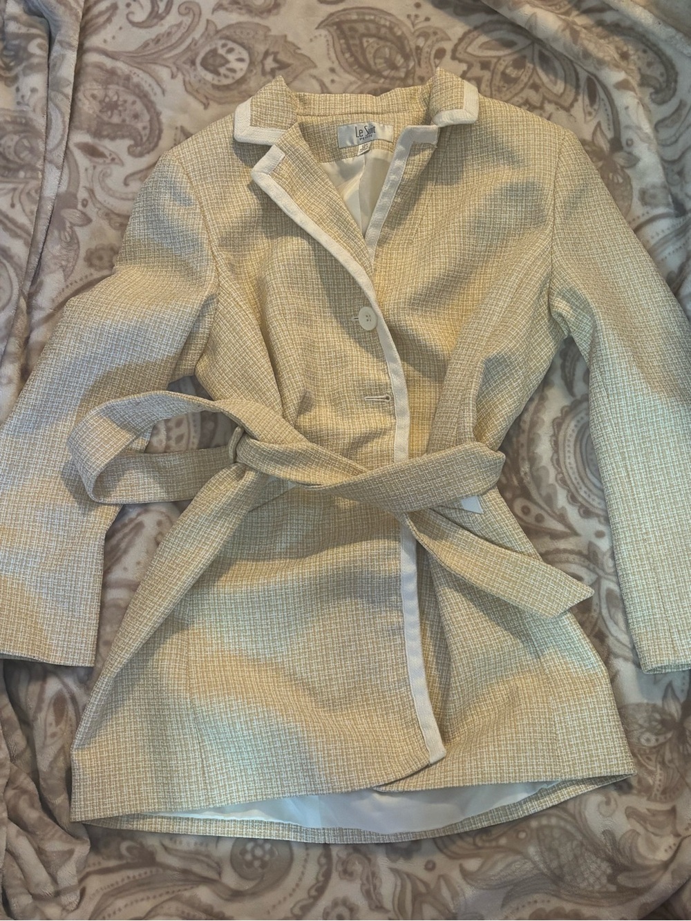 Le Suit Light Cream Belted Tweed Blazer Jacket